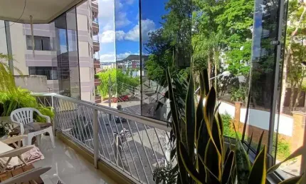 Apartamento a venda no Bairro Menino Jesus com 3 dormitórios 2 quartos 1 suite, area de serviço com churrasqueira, garagem fechada, sacada com blindex