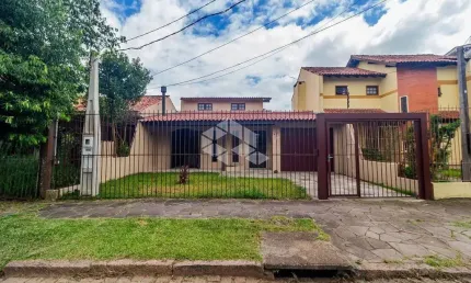 Excelente casa com 3 dormitórios no Bairro Espírito Santo, Zona Sul de Porto Alegre.