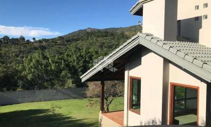 Linda Casa em condomínio fechado, 3 suítes, 290m² para vender por 3.100.000!