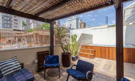 Garden Exclusivo com Piscina Privativa e Pergolado no Coração do Petrópolis