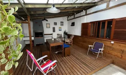 Casa com 2 dormitórios, semi mobiliada em são joão do rio vermelho - florianópolis sc