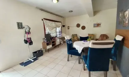 Baixou o valor!!!Casa 3 dormitórios, 2 andares com sacada fechada próximo ao Zaffari Lindóia.