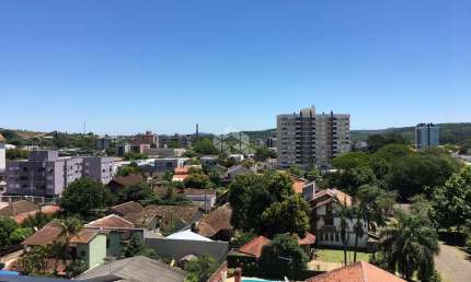 Apartamento 3 dorm. com suite, sala 2 ambientes com sacada com churrasqueira, garagem. 100m2