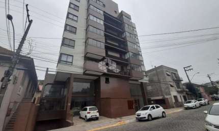 Sala comercial térrea, com mezanino, 02 vagas de garagem