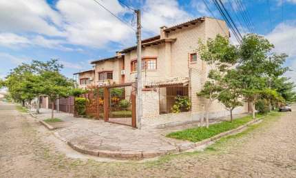 Casa sobrado  3 dormitórios junto a Ipanema, Porto Alegre