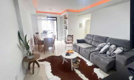 APARTAMENTO MOBILIADO COM 2 QUARTOS SENDO 1 SUÍTE 1 VAGA DE GARAGEM NO BAIRRO ESTREITO EM FLORIANÓPOLIS/SC