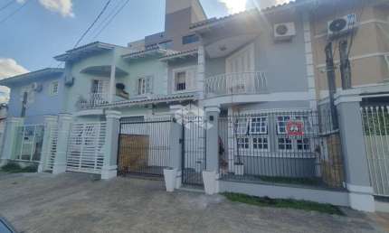 Sobrado de 3 dormitórios, sendo 1 suíte no bairro Centro