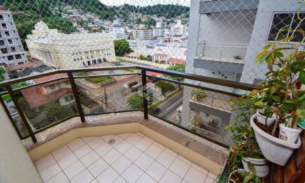 APARTAMENTO À VENDA NO CENTRO DE FLORIANÓPOLIS COM 3 QUARTOS SENDO 1 SUÍTE