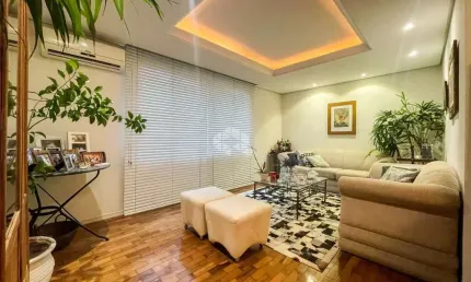 Apartamento com 3 dormitórios, sendo 1 suíte no bairro Rio Branco em Porto Alegre