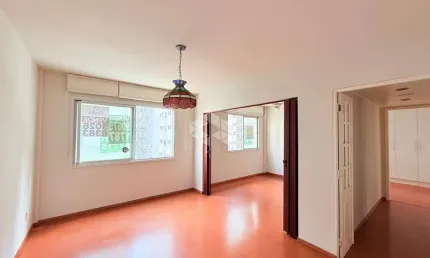 Apartamento 2 dormitórios mais dependência no Centro de Florianópolis SC
