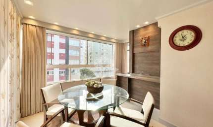 Apartamento 3 quartos, com vista para o mar, mobiliado e decorado a 1 quadra do Mar
