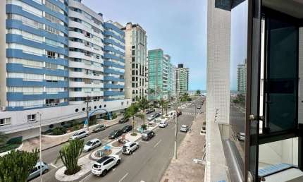 Apartamento 02 Dormitórios, 01 suíte,  frente, sacada com churrasqueira, sol da manhã,Capão da Canoa!!