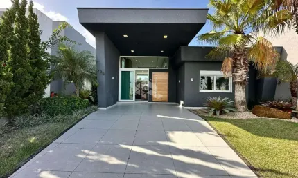 Casa Beira Lago, com 200 m², constituído por 04 Suítes, finamente  mobiliada e decorada,  Capão da Canoa.