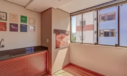 Apartamento desocupado com 3 dormitórios e 2 vagas no Bairro Tristeza na Zona Sul de Porto Alegre/RS.