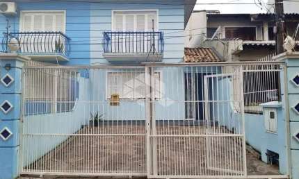 Casa com 3 dormitórios, 1 suíte e 2 vagas no Jardim Itú em Porto Alegre-RS!