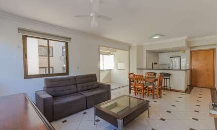 Apartamento 2 dormitórios, sendo 1 suíte,  churrasqueira no melhor do Petrópolis.