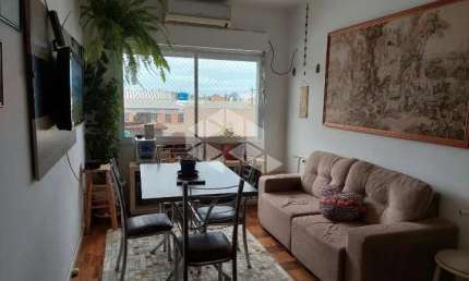 Apartamento de 2 dormitórios, no bairro Navegantes, em Porto Alegre.
