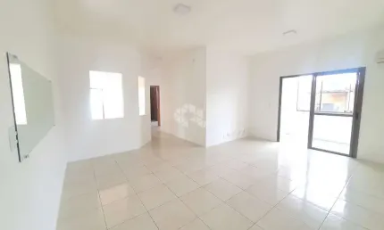 Apartamento com 2 dormitórios / suíte/ sacada com churrasqueira e vaga coberta