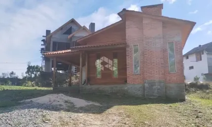 Casa 89m2 com 03 dormitorio e 01 suite em loteamento em Canela