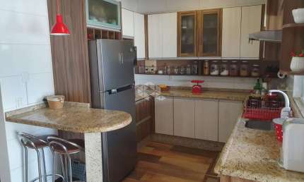 Venda de casa com 3 quartos sendo 1 suite no bairro Floresta