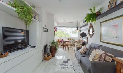 Apartamento dois dormitórios com vaga no Mont Serrat