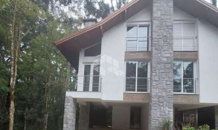 Casa com 3 suítes, 222,10m², 2 vagas de garagem, na Vila Suzana em Canela.