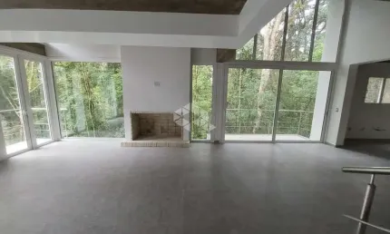 Casa com 3 suítes, 222,10m², 2 vagas de garagem, na Vila Suzana em Canela.