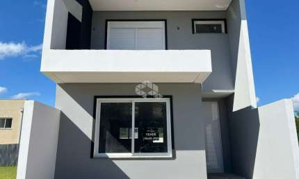 Casa estilo sobrado com 118m² em condomínio fechado com infra, 3 dormitórios sendo 1 suíte