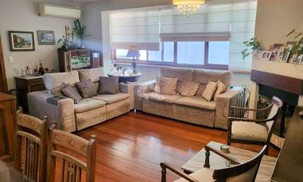 Apartamento com 3 dormitórios e 2 vagas cobertas em Petrópolis!