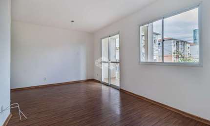 Apartamento á venda de 3 dormitórios(1 suíte) e 1 vaga de garagem no bairro Humaitá.