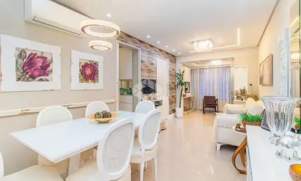 Apartamento reformado e semi mobiliado espera por você!