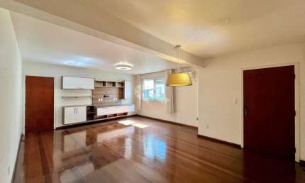 Excelente Apartamento de 2 Dormitórios + Dependência transformada em Suíte no Bairro Fátima!