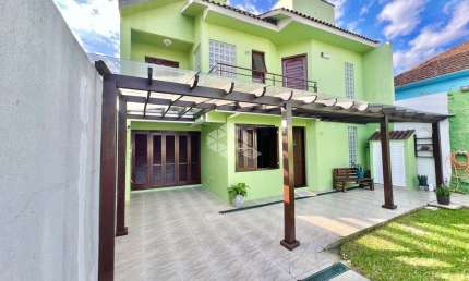 CASA MODERNA À VENDA | LOCALIZAÇÃO CENTRAL - Venha se surpreender!