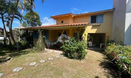 Casa com 4 quartos, 4 vagas, 170 m² construídos, terreno de 366 m² na Praia da Barra em Garopaba SC