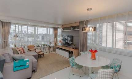 Apartamento de 2 dormitórios, 1 suíte e 2 vagas no bairro Passo da Areia em Porto Alegre-RS!