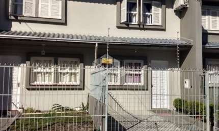 Sobrado com 02 dormitórios e 02 vagas no bairro Esplanada em Caxias do Sul