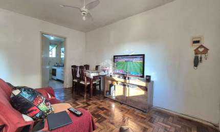 Apartamento de 2 dormitórios e 1 vaga de garagem, no bairro Humaitá, em Porto Alegre.