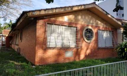 Casa com 03 dormitórios no bairro Tristeza em Porto Alegre