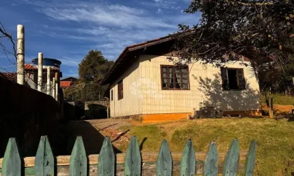 Casa com 2 quartos/dormitórios no bairro Areias do Meio, em Governador Celso Ramos - SC