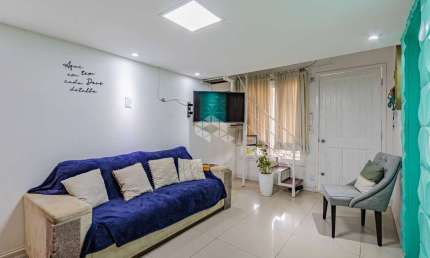 Casa em condomínio 3 dormitórios, living 2 ambientes, sala de estar, jantar e cozinha, 2 vagas de garagem, a venda
