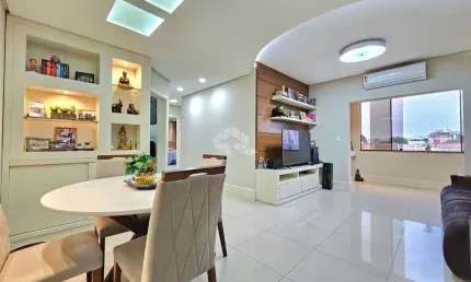 Apartamento com 2 dormitórios / suíte/ sacada com churrasqueira e vaga coberta