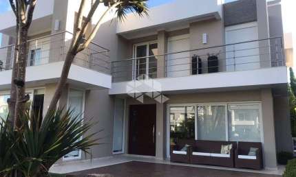 Sobrado de Luxo no Condomínio Las Dunas, Xangri-Lá - 4 Suítes, Piscina Privativa e 350m² de Sofisticação