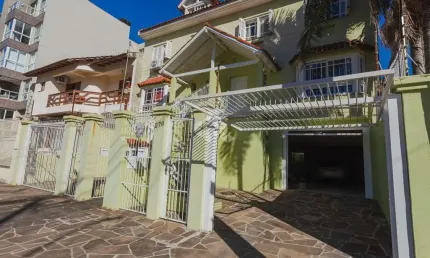 Excelente casa com 3 Quartos e 3 banheiros à Venda, 252 m² por R$ 900.000,00, no bairro Jardim Itu em Porto Alegre.