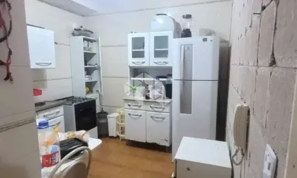 Apartamento de 2 dormitórios, no bairro São Geraldo, em Porto Alegre.