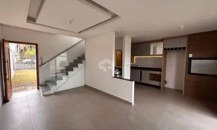 Casa Sobrado, 2 dormitórios, 1 suite, 2 banheiros, 1 lavabo, cozinha, sala, patio fundos, aceita financiamento bancário.