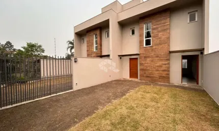 Casa Sobrado, 2 dormitórios, 1 suite, 2 banheiros, 1 lavabo, cozinha, sala, patio fundos, aceita financiamento bancário.