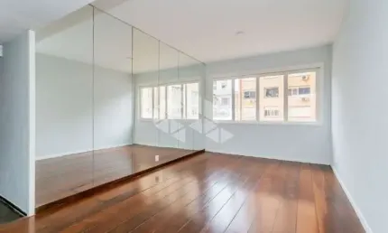 Apartamento com 2 Quartos e 1 Vaga de Garagem à Venda no Centro Histórico