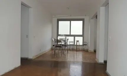 Amplo apartamento de 114,96 m² com excelente iluminação, ventilação cruzada e vista definida - oportunidade ideal para house flipping.