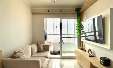Apartamento de 2 quartos, sacada com churrasqueira e vaga no morro santana