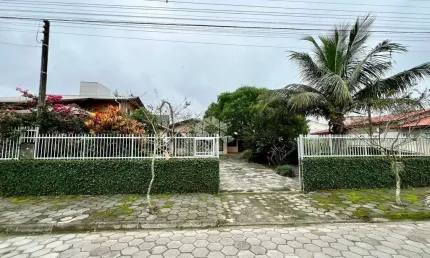 Casa em são francisco do sul - ubatuba a poucos metros do mar